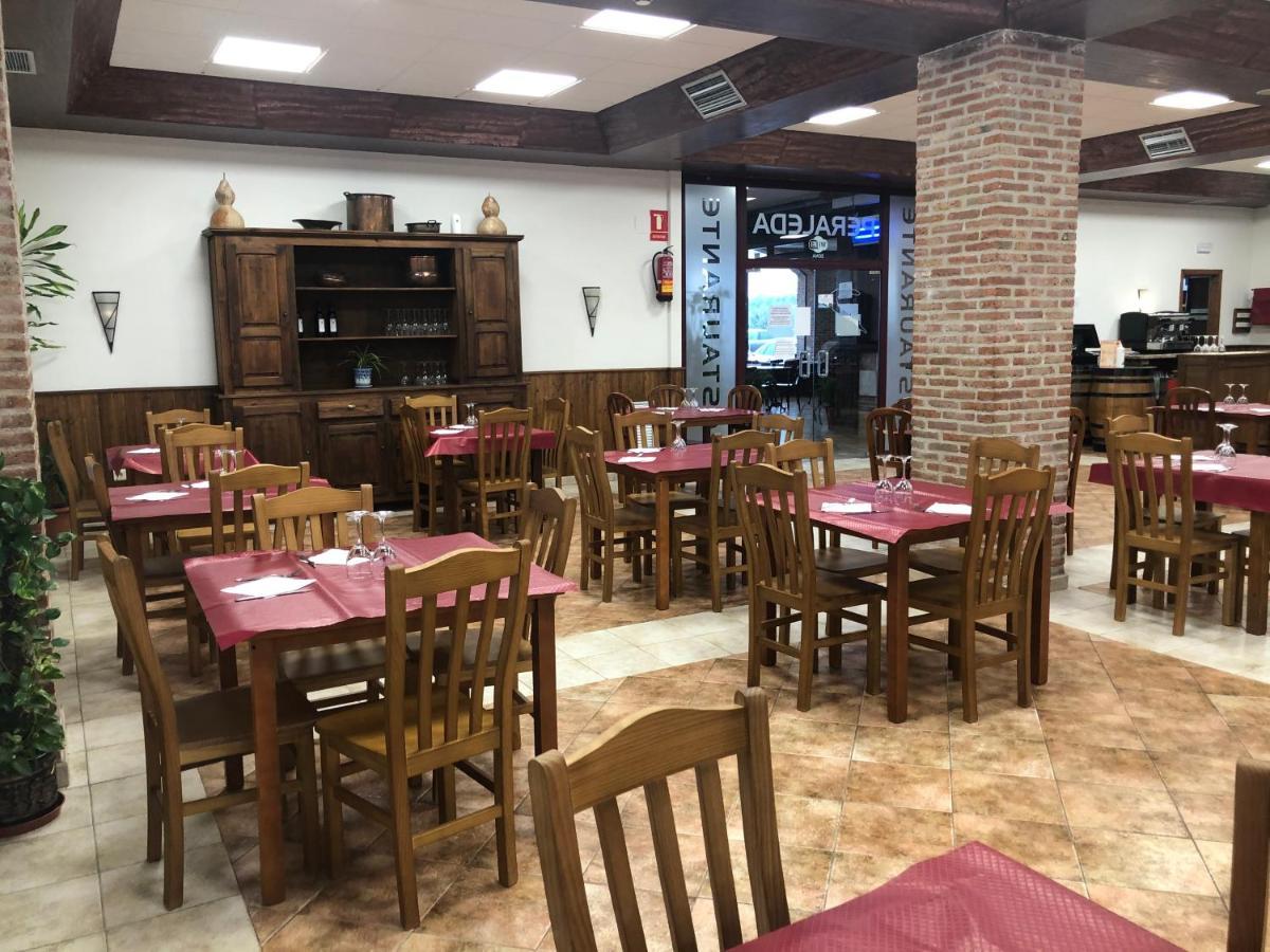 Area De Servicio Los Cerrillos Peraleda de la Mata エクステリア 写真
