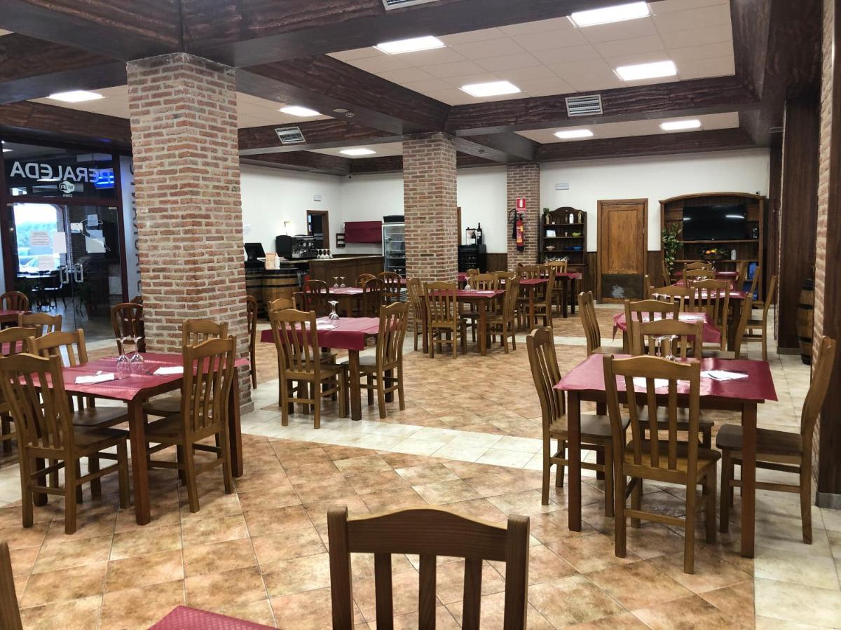 Area De Servicio Los Cerrillos Peraleda de la Mata エクステリア 写真