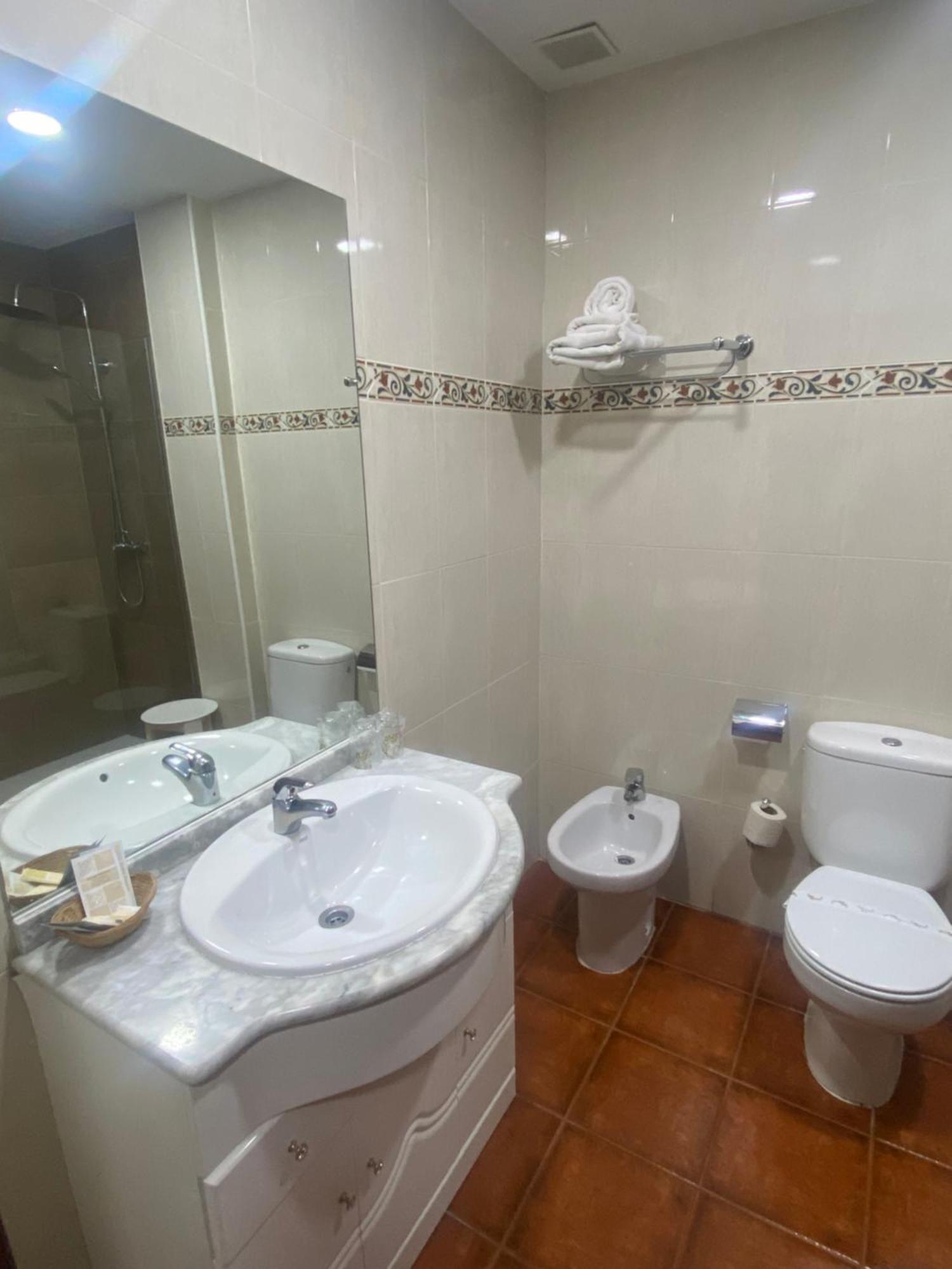 Area De Servicio Los Cerrillos Peraleda de la Mata エクステリア 写真
