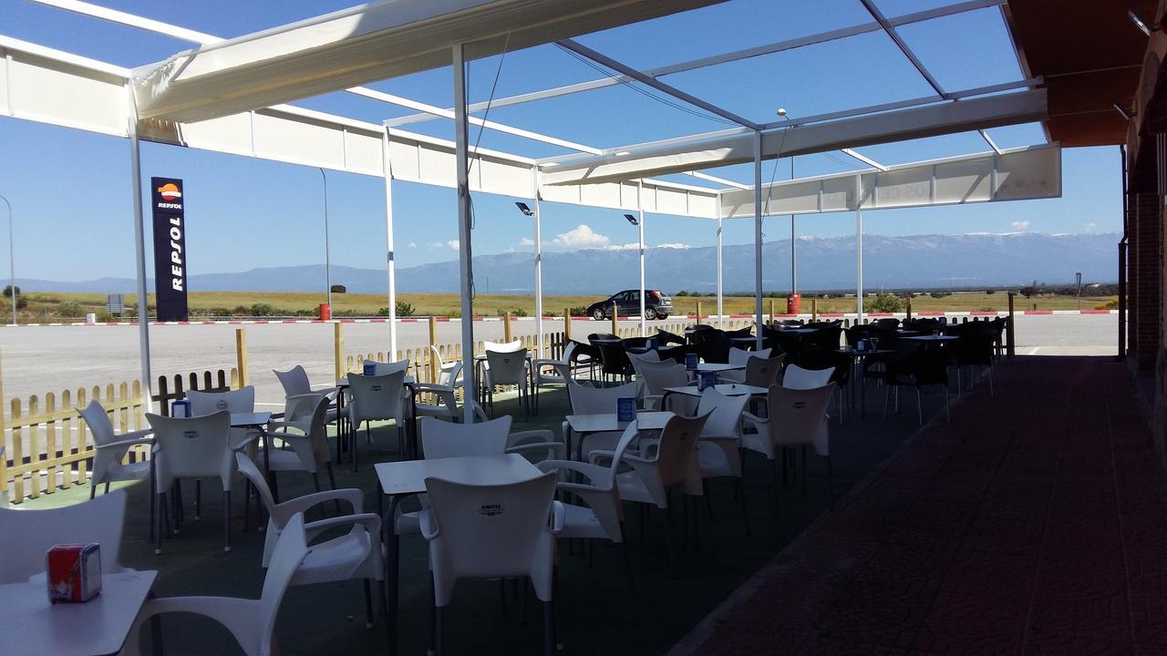 Area De Servicio Los Cerrillos Peraleda de la Mata エクステリア 写真