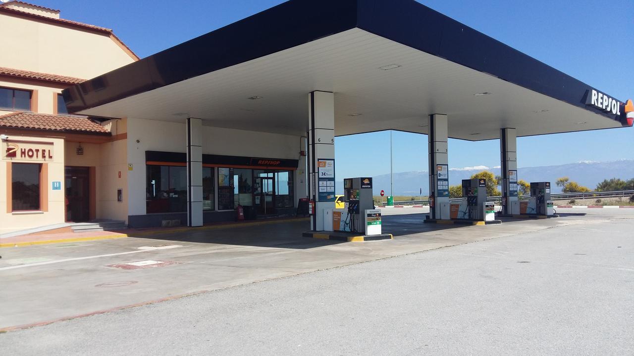 Area De Servicio Los Cerrillos Peraleda de la Mata エクステリア 写真