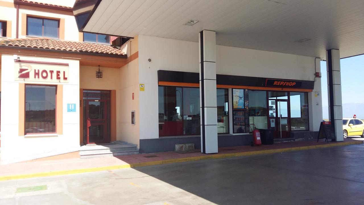 Area De Servicio Los Cerrillos Peraleda de la Mata エクステリア 写真