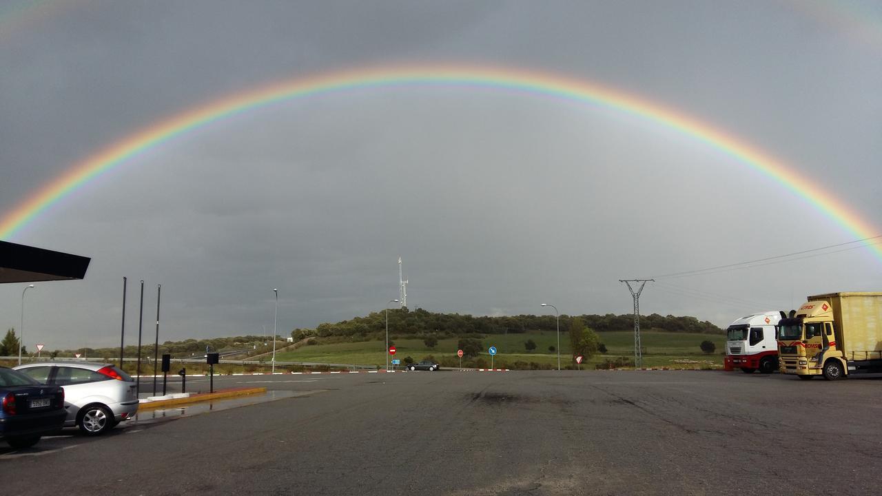 Area De Servicio Los Cerrillos Peraleda de la Mata エクステリア 写真